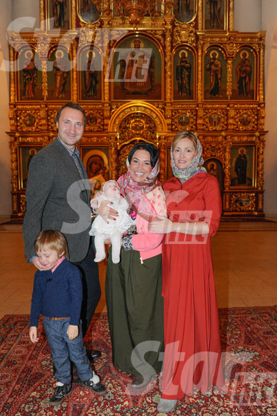 Надежда Бабкина с сыном Даниилом, невесткой Татьяной и внуками Георгием и Верой