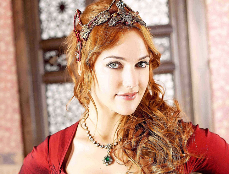 3 идеальных образа на Хэллоуин для поклонников турецких сериалов
