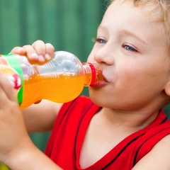 Какие напитки провоцируют у детей агрессивное поведение летом