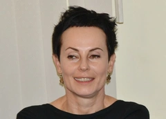 «Раздражает и бесит!»: Ирина Апексимова о слухах вокруг ухода Ирины Линдт из театра
