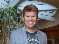 Дмитрий Губерниев на съемках: «Мне почему-то поставили на стол коньяк. Что за бузовщина началась?»