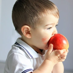 10 продуктов, которые укрепят детские зубы и избавят от запаха изо рта