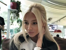 Алена Шишкова нянчится с сыном уехавшей за границу Насти Решетовой у Тимати дома