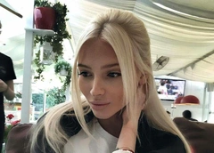 Алена Шишкова нянчится с сыном уехавшей за границу Насти Решетовой у Тимати дома