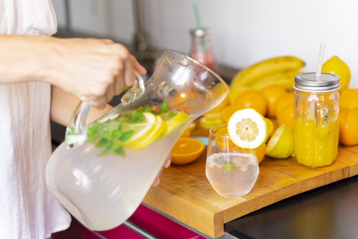 Прохладный и цитрусовый: готовим полезный лимонад дома