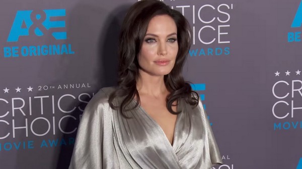 Анджелина Джоли избегает разговоров о личной жизни