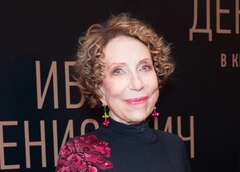 Инна Чурикова не может ходить после падения со сцены