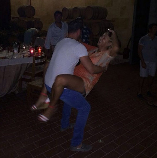 Жена Прохора Шаляпина исполняет зажигательный танец