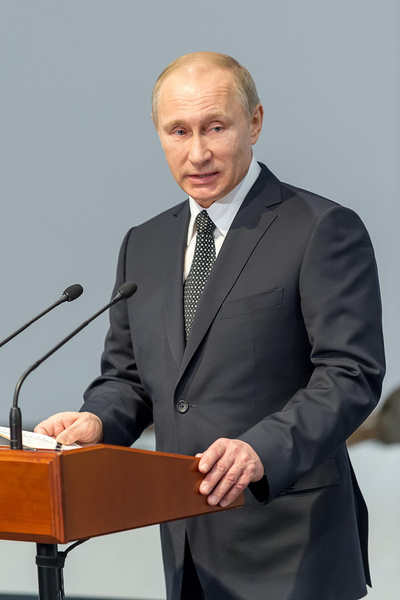 «У мамы выбили карточку из рук, когда она подошла получать хлеб»: Путин поделился историей из прошлого