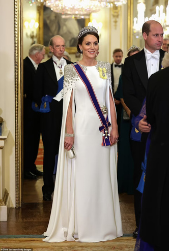 Бриллиантовая принцесса: первый (и самый модный) выход Кейт Миддлтон в тиаре после смерти Королевы — вы будете ослеплены