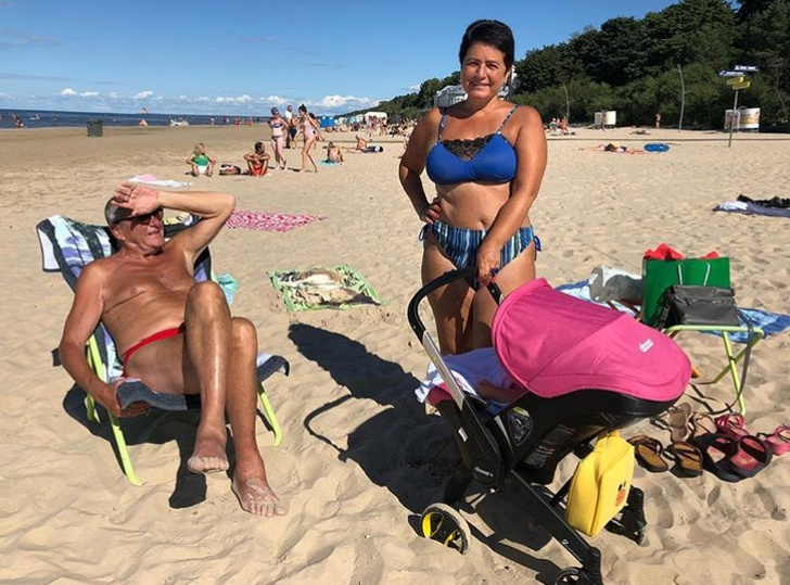 56-летняя супруга Эммануила Виторгана гуляет с дочкой в бикини