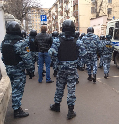 Мужчина, удерживавший заложников, сдался. Дети в безопасности