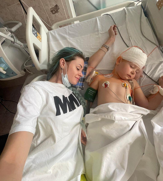 Четырехлетней дочери Елены Сажиной сделали трепанацию черепа