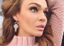 Алена Водонаева объяснила, кто на самом деле ее содержит