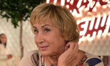 «Живу как хочу»: 66-летняя экс-жена Шаляпина не постеснялась показать фигуру в пляжном наряде