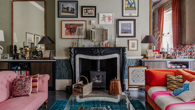 Исторический особняк в ярких тонах в Бате