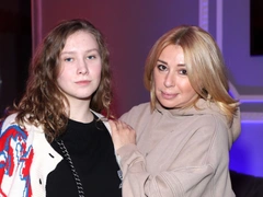 Алена Апина рассказала, как ее 19-летняя дочь узнала, что была рождена суррогатной матерью