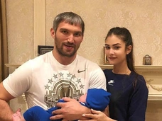 Жена Александра Овечкина показала подросшего сына