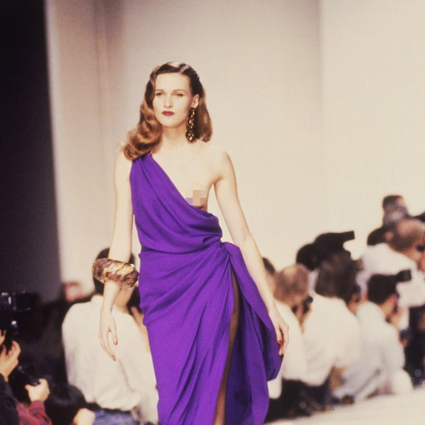 Показ коллекции Yves Saint Laurent 1990 | Источник: Legion Media
