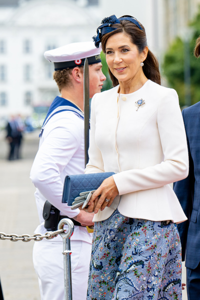 Как одевается принцесса Дании: фото
