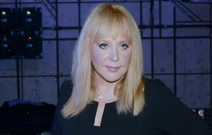 Расстегнула рубашку и помолодела на 20 лет: Алла Пугачева удивила поклонников новым видео