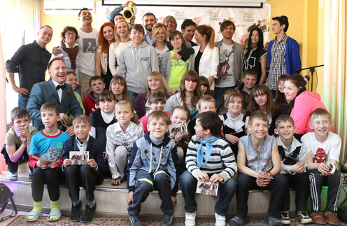 Воспитанники  Карабановского детского дома со звездами