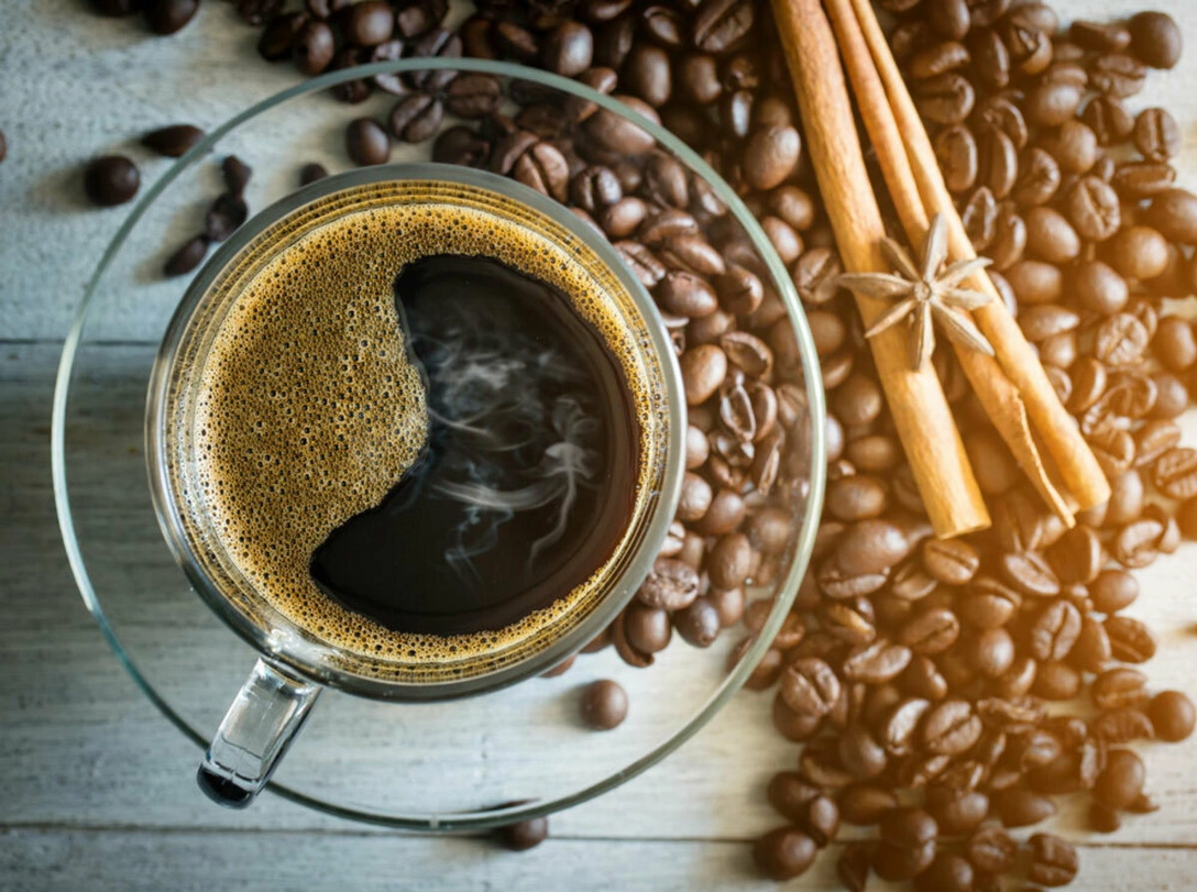 6 простых способов превратить обычный кофе в десерт | marieclaire.ru