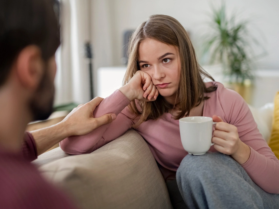 5 популярных навыков общения, которые вредят вашим отношениям с окружающими | marieclaire.ru