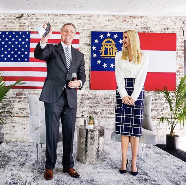 Фото №1 - Иванка Трамп нашла идеальную юбку-карандаш на осень. Как последовать ее примеру?