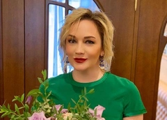 Татьяна Буланова впервые за пять лет улетела в отпуск и показала фигуру в купальнике
