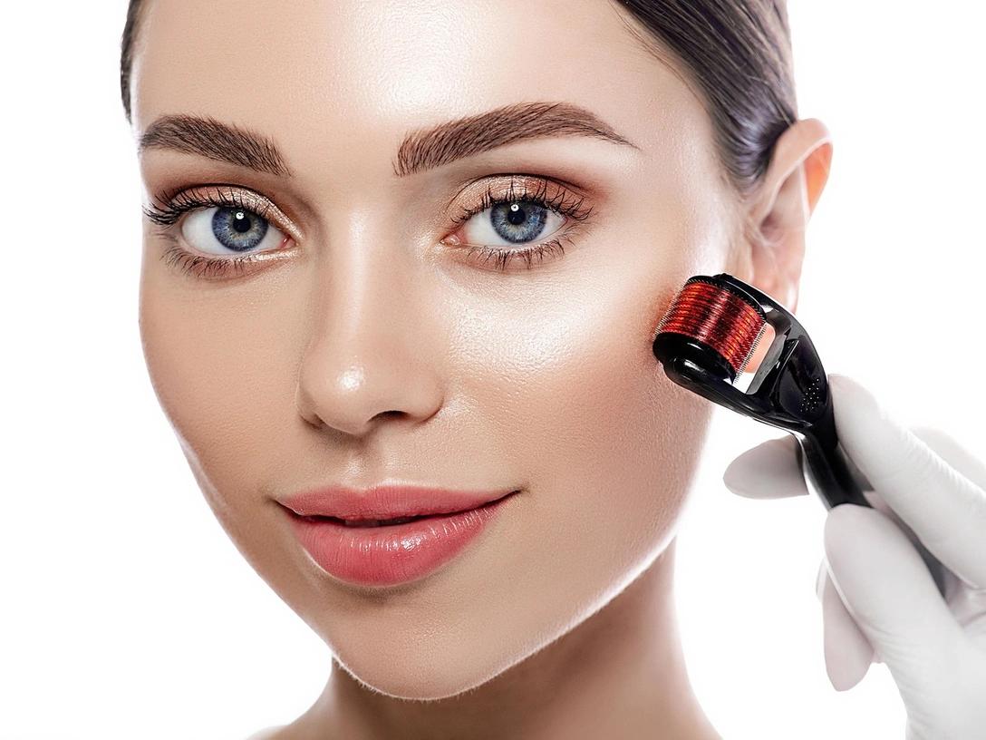 Мезороллер для лица: зачем он вам нужен, и как им правильно пользоваться | marieclaire.ru