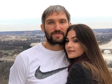 Александр Овечкин и Настасья Шубская впервые показали лицо сына