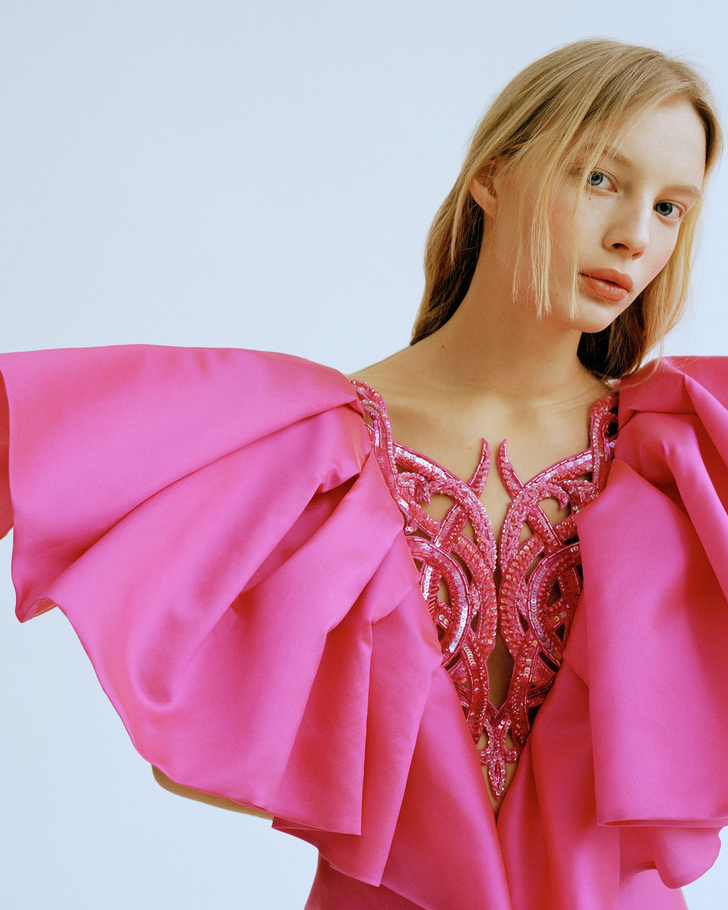 Сарафан, рубаха и фартук: русские народные мотивы в коллекции Yanina Couture весна-лето 2021