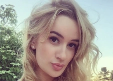 Елена Бушина увозит покупки из Америки в 10 чемоданах