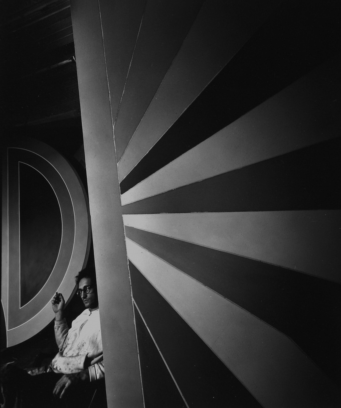 Арнольд Ньюман. Фрэнк Стелла, художник, Нью Йорк, 1967
