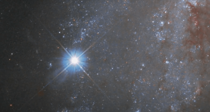 Телескоп «Хаббл» снял, как взрывается звезда, которая в 5 миллиардов раз ярче Солнца
