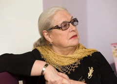 Лидия Федосеева-Шукшина в эфире телешоу подарила ключи от квартиры внуку Василию после ссоры