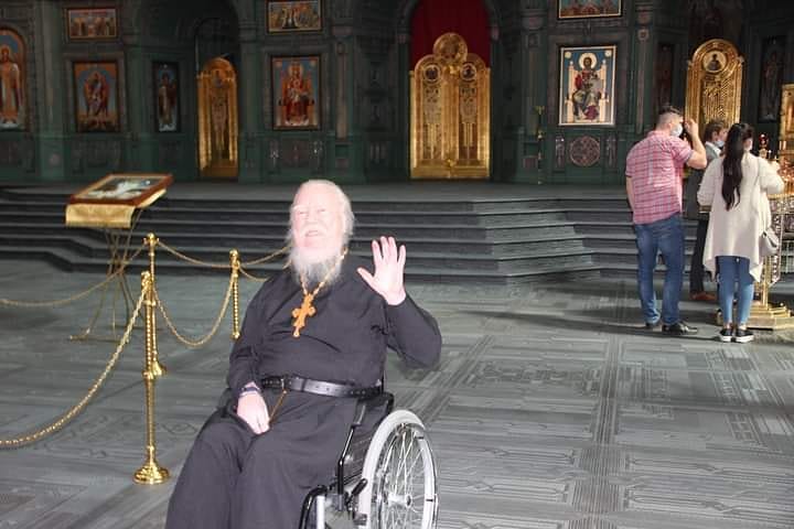 Изможденный и в инвалидной коляске. Последнее фото протоиерея Дмитрия Смирнова