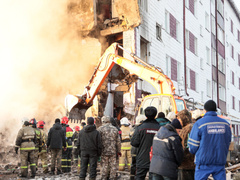 Подъезд разрушен, девять погибших, из которых четверо — дети: что известно о взрыве в жилом доме на Сахалине