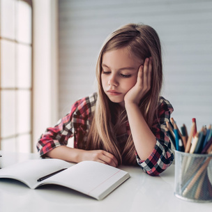 Все силы насмарку: почему ребенку на самом деле трудно научиться читать (и как ему помочь)