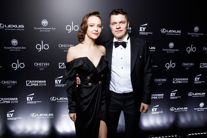 Фото №1 - 28-летняя Юлия Хлынина вышла замуж за миллионера из списка Forbes