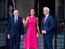 Тренд на Барби: испанская королева Летиция появилась в ярко-розовом платье на официальном приеме