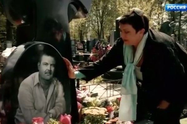 Марина Базанова ежегодно навещает могилу бывшего супруга