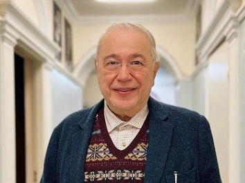 Евгений Петросян записал видеообращение после новости о реанимации