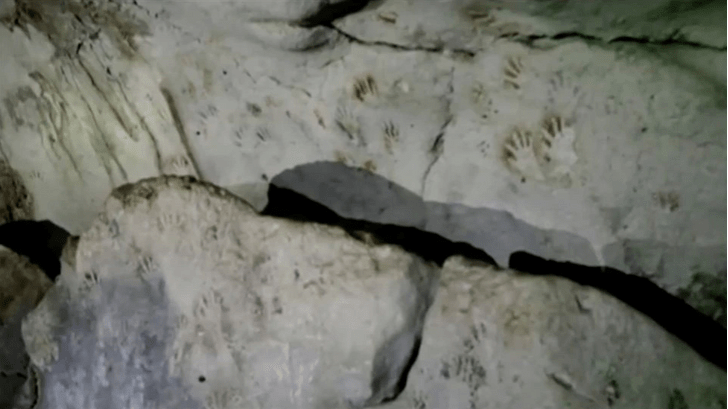 В пещере майя обнаружены загадочные отпечатки ладоней