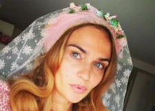 Алена Водонаева купила свадебную фату