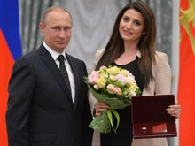На прием к президенту Жасмин отправилась вместе с отцом