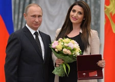 На прием к президенту Жасмин отправилась вместе с отцом