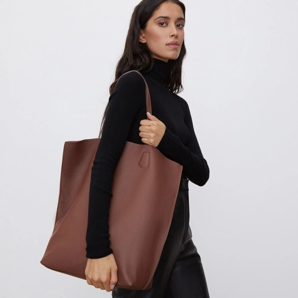 Сумка 12 StoreezЦена: 29 980 руб.Где купить: 12storeez.com