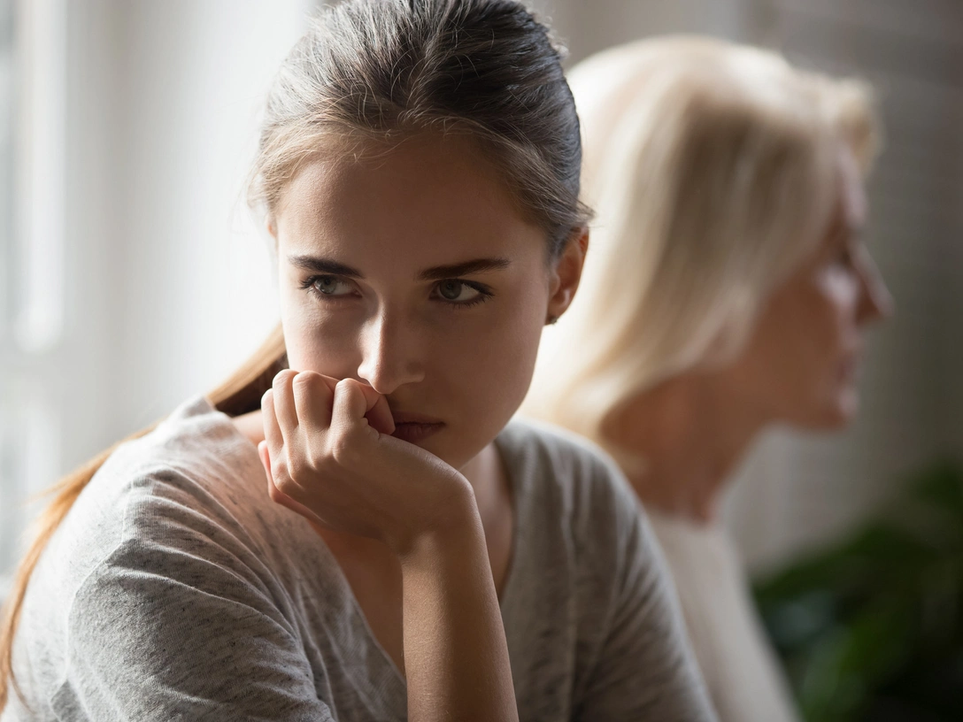 Микроагрессия в общении: как ее распознать и защититься | marieclaire.ru